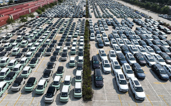 Kendaraan energi baru China sedang mempercepat masuknya ke pasar Timur Tengah, dengan intelijen dan lokalisasi menjadi faktor kunci.